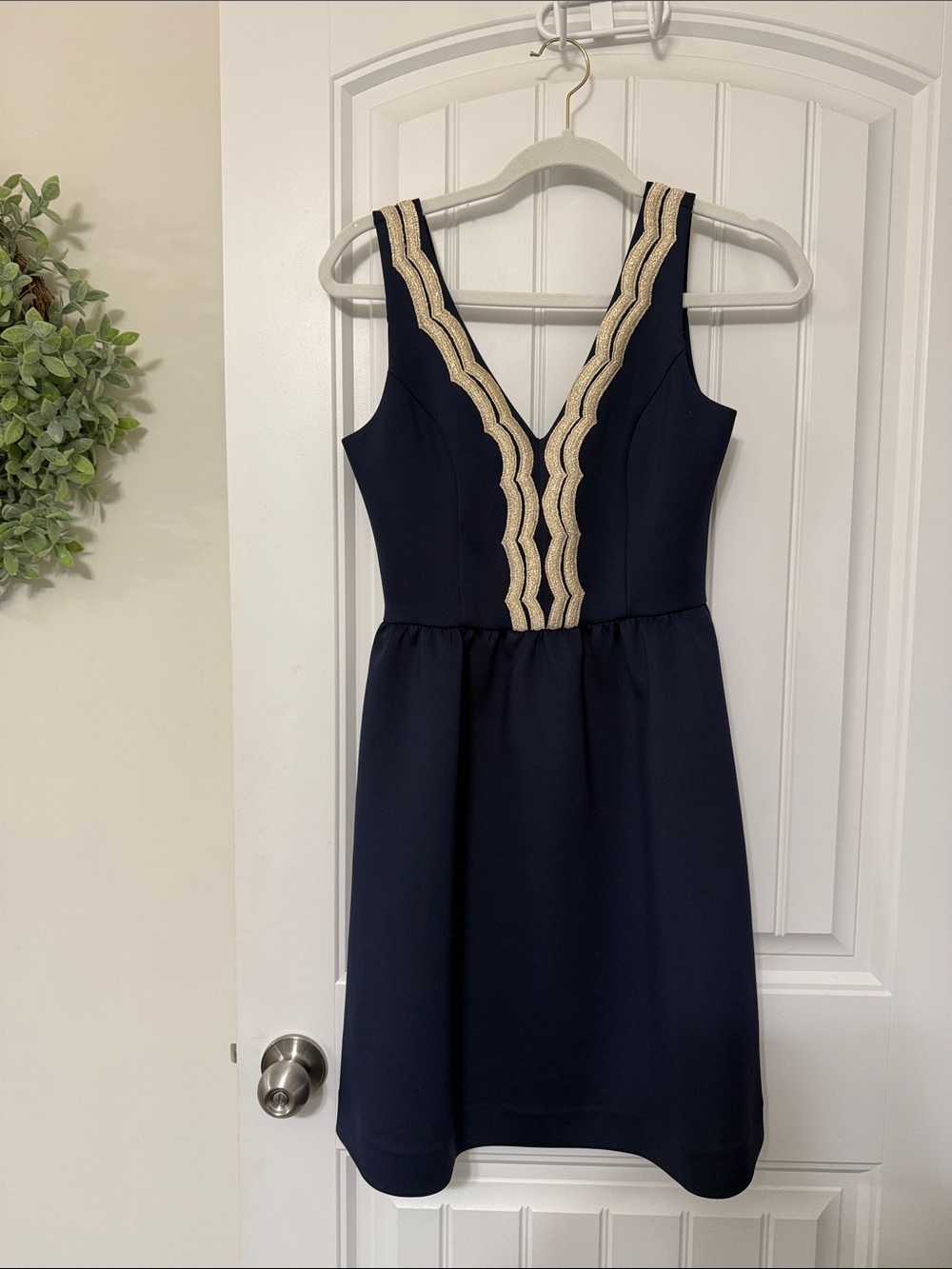Lilly Pulitzer Size XS Navy Sleeveless V-Neck Dress with Gold Trim